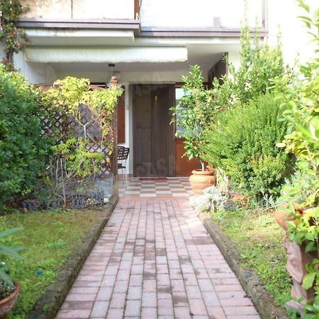 Appartamento Michele Tre Piscine Caraibiche Дезенцано-дель-Гарда Экстерьер фото