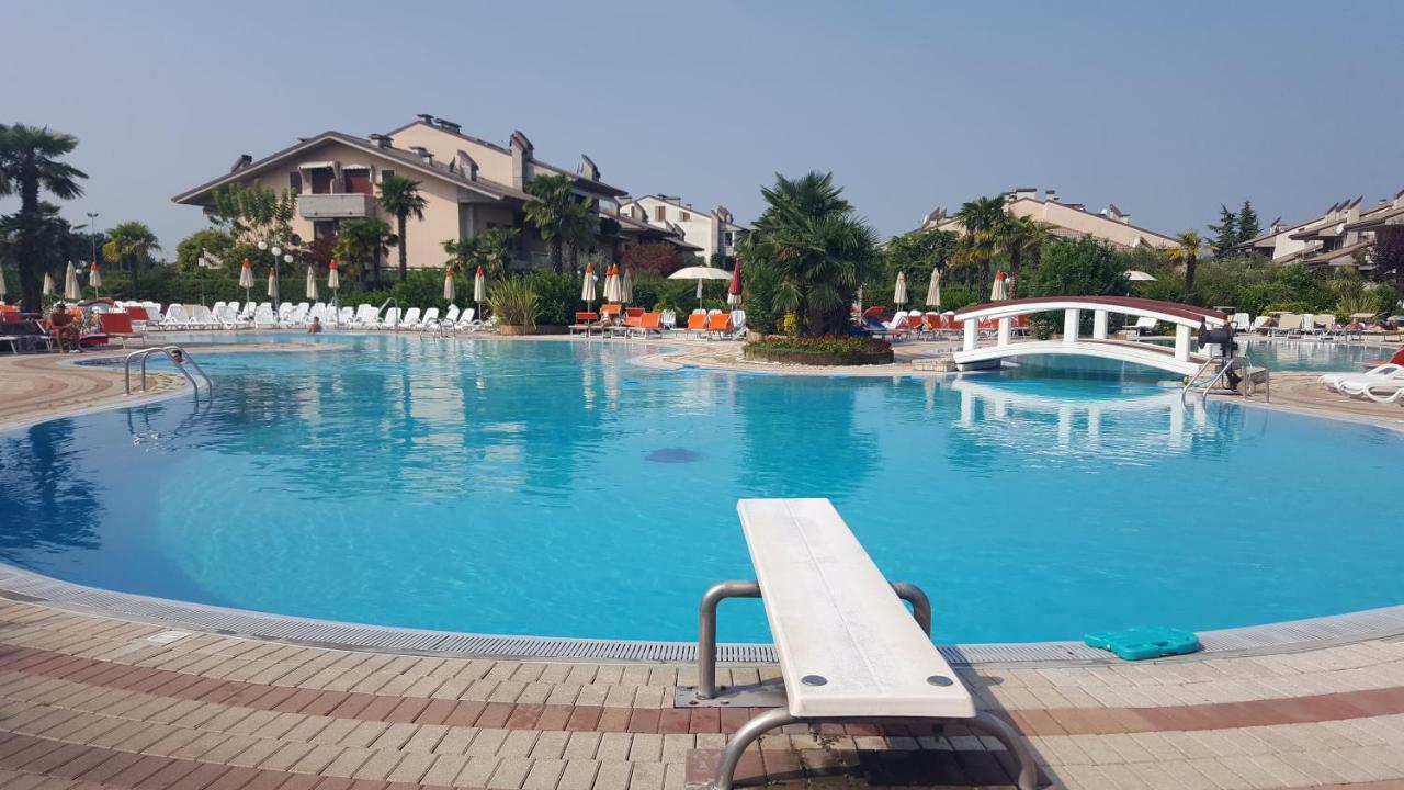 Appartamento Michele Tre Piscine Caraibiche Дезенцано-дель-Гарда Экстерьер фото